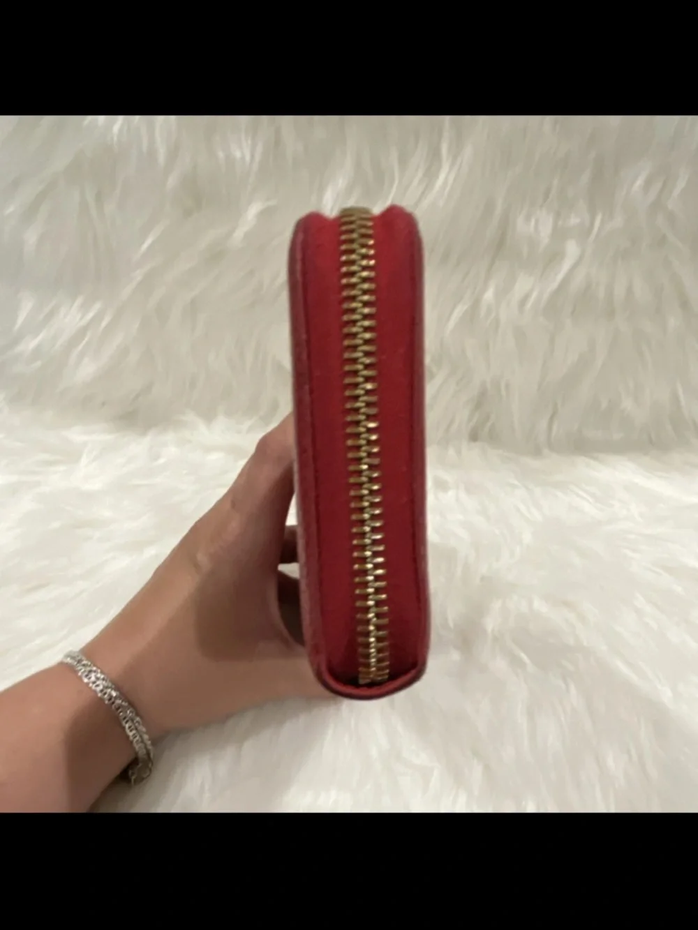 Gucci Red Leather Zip Wallet with Gold GG Emblem - includes box - Picture 10 of 13